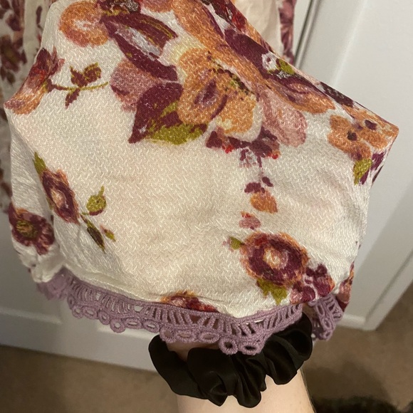 Chic Soul Floral & Lace Tank - Picture 3 of 6